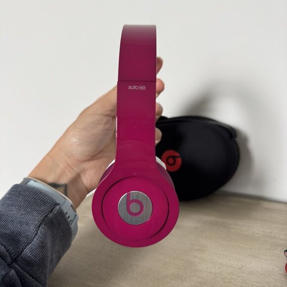 Beats by Dr. Drea Fushia Pink w/ case - Picture 3 of 8